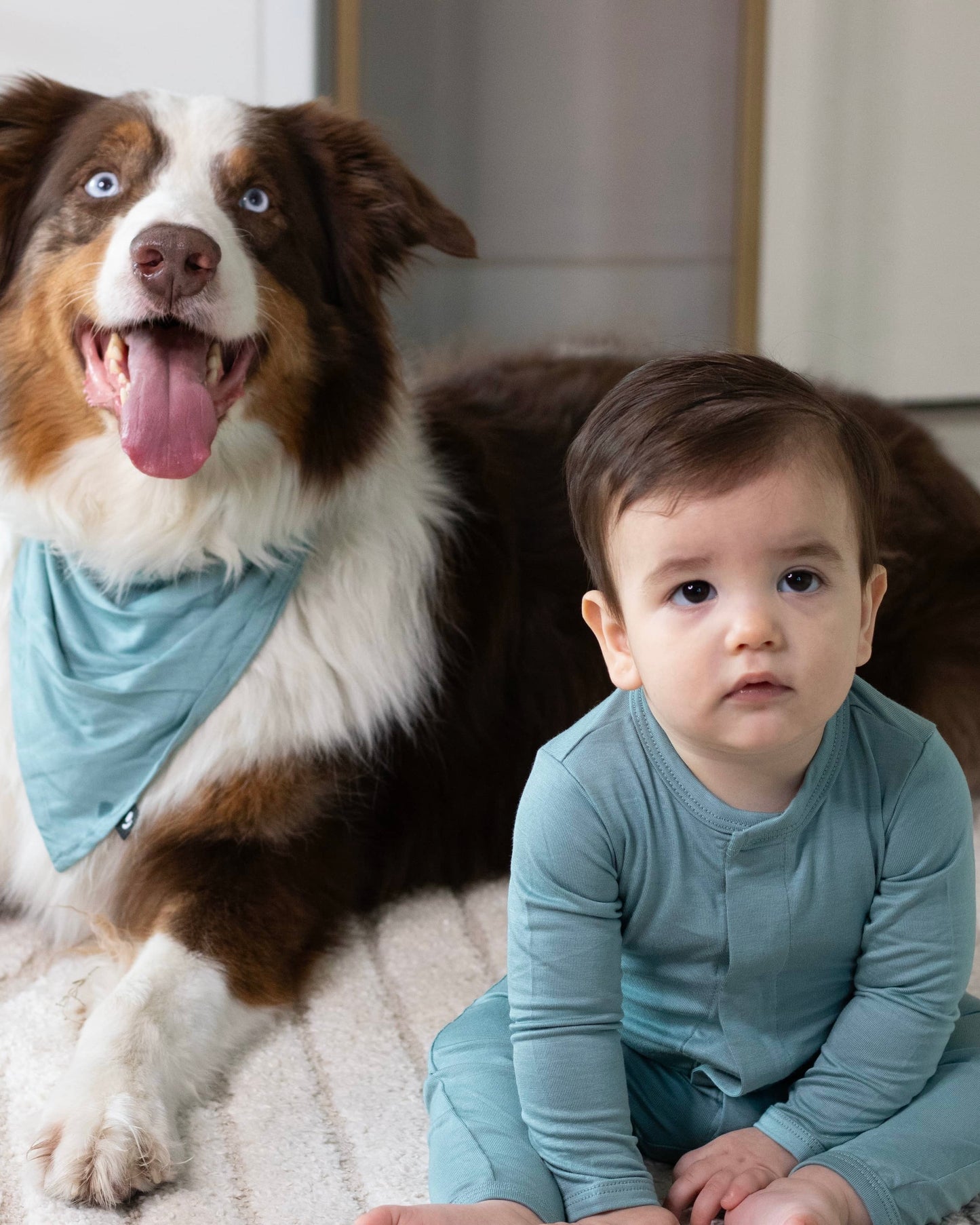 Mameluco magnético color verde paliacate perro, ideal para cambios