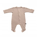 mameluco magnético con pie beige