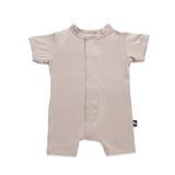 Mameluco magnetico corto beige para calor, ideal para cambios de pañal